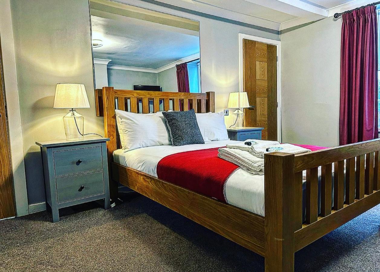 The Hinds Head Hotel Chorley  Bagian luar foto