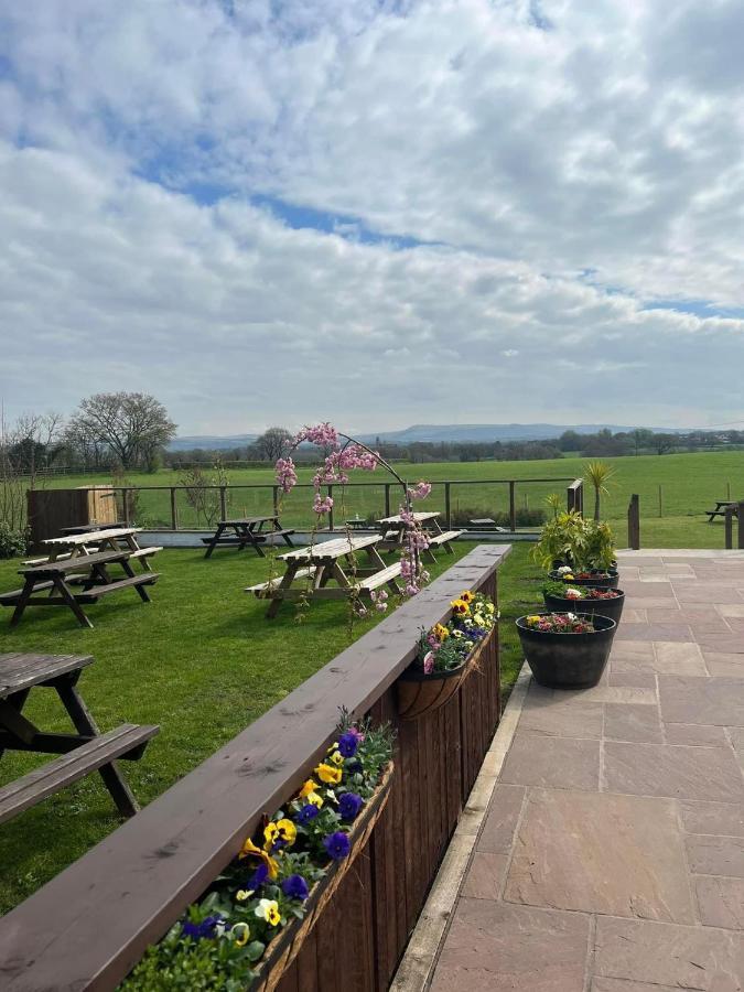 The Hinds Head Hotel Chorley  Bagian luar foto