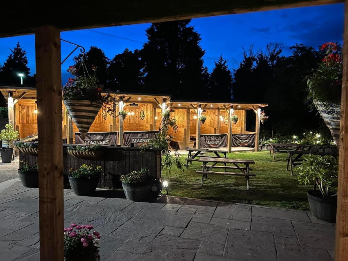 The Hinds Head Hotel Chorley  Bagian luar foto
