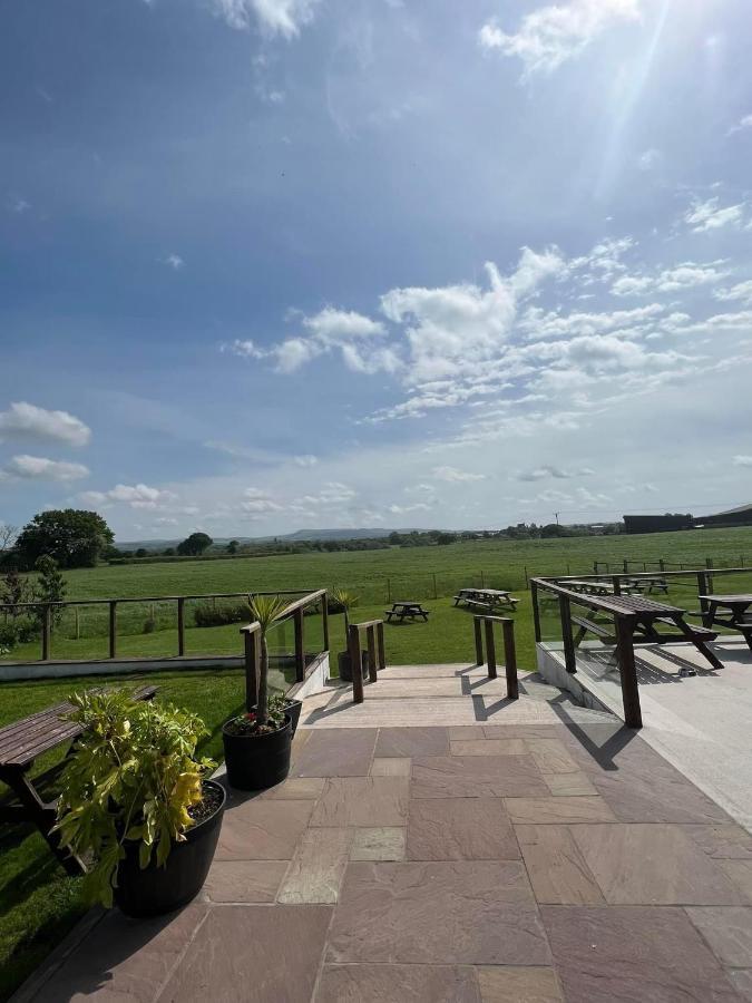 The Hinds Head Hotel Chorley  Bagian luar foto
